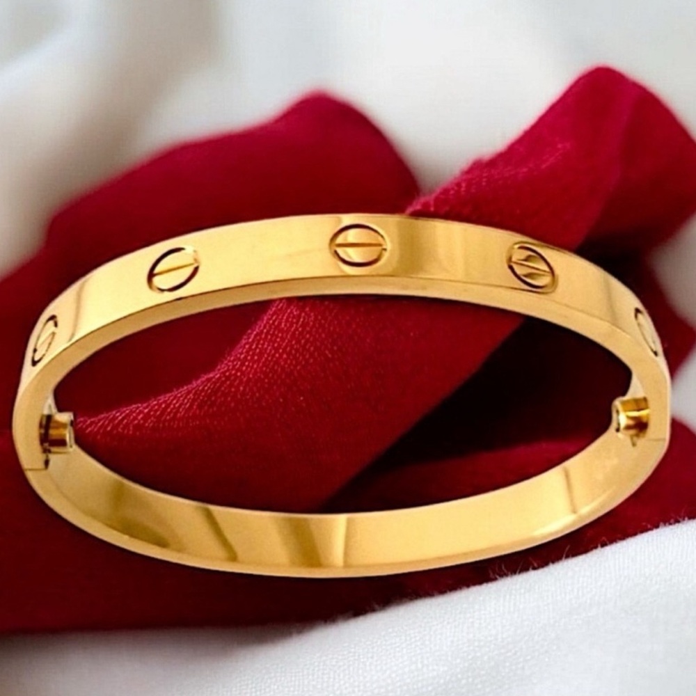 Luxury Stainless steel Bangle 18k gold plated bracelet with engraving. 16cm - Picture 2 of 5